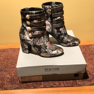 Kenneth Cole Reaction Booties Time To Be size 5M